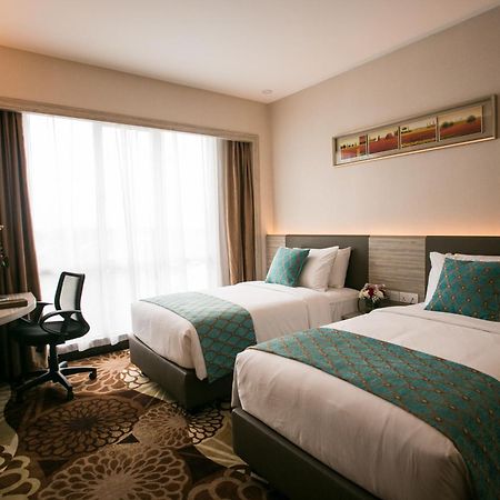 V8 Hotel Johor Bahru Exterior foto