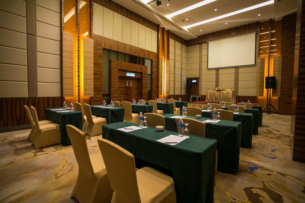 V8 Hotel Johor Bahru Exterior foto